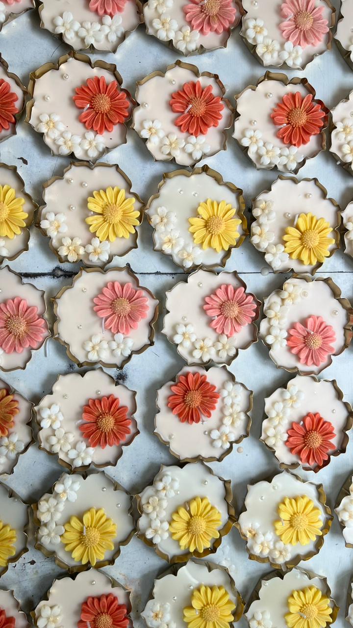 Handcrafted Lotus Urli Floral Scented Candle 4.5 Inch – Premium Soy Wax Decorative Candle for Home & Gifting | 3V6003